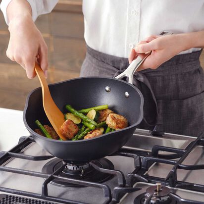Toughened Non-Stick Chef Pan with Stainless Steel Lid 24cm image number 7