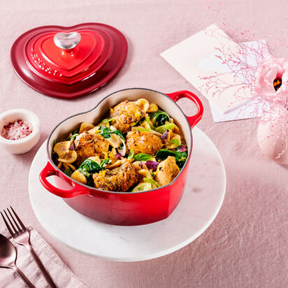 Heart Shaped Casserole with Heart Knob 20cm Cerise image number 5