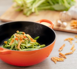 Stir-fried Water Spinach in Cast Iron Pot